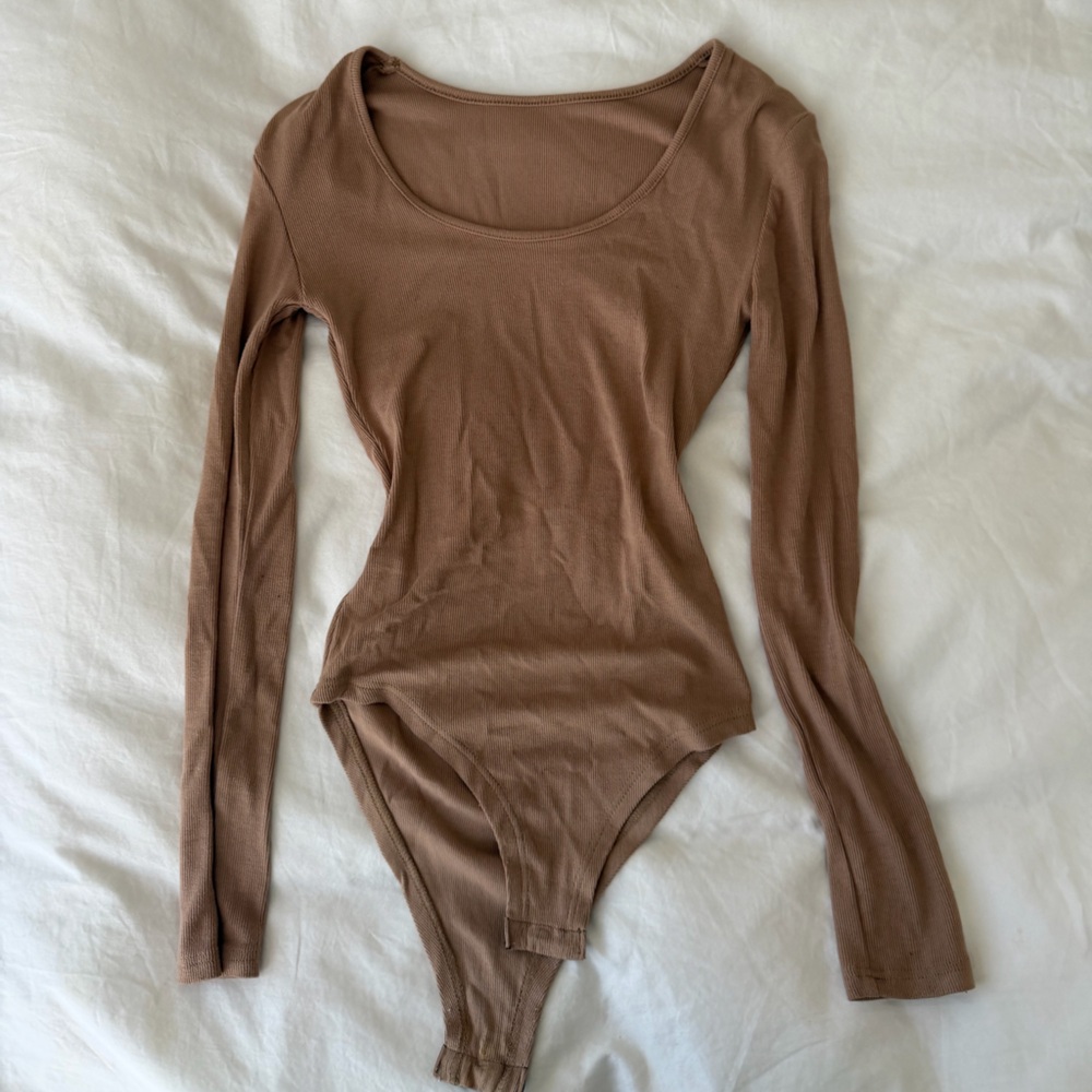 Long Sleeve Scoop Neck Bodysuit - Brown